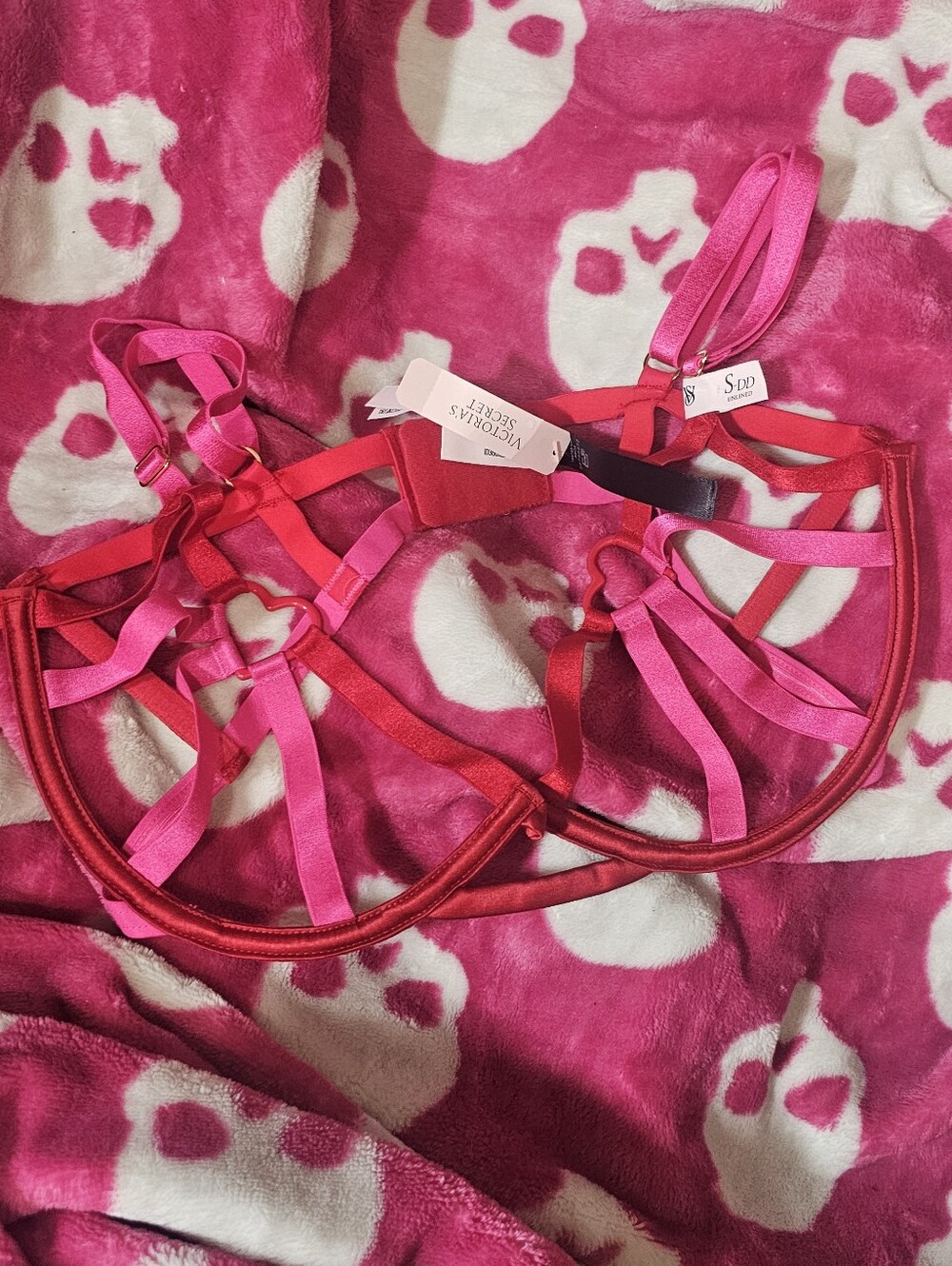 NWT VICTORIA’S SECRET SMALL DD HEART BRA